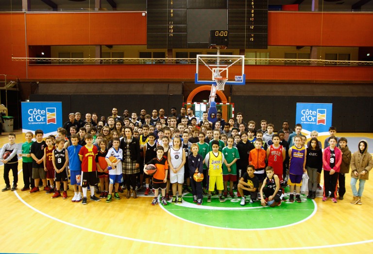 ﻿﻿« Un jour de basket » avec la JDA : 100 jeunes s’entraînent avec et comme les pros