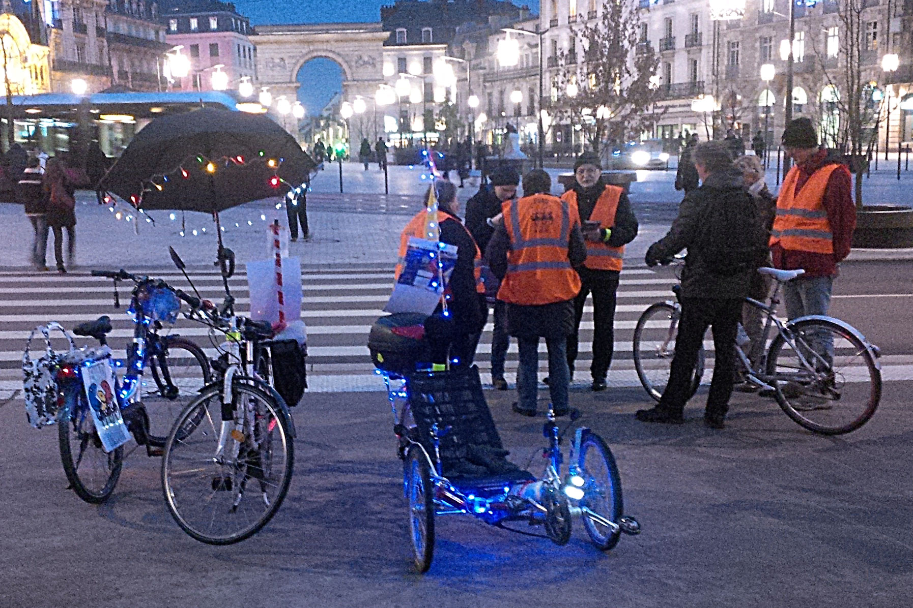 Cyclistes dijonnais, la nuit soyez visibles : brillez !