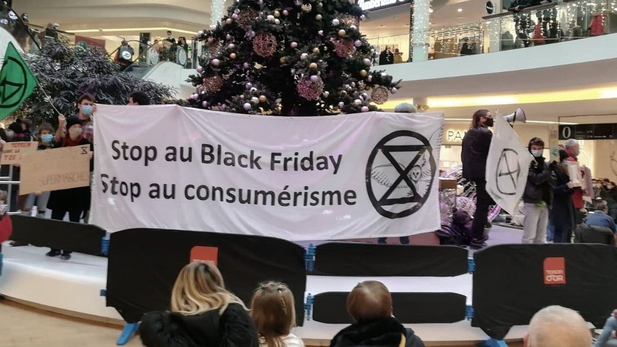 XR Dijon dit Non au Black Friday