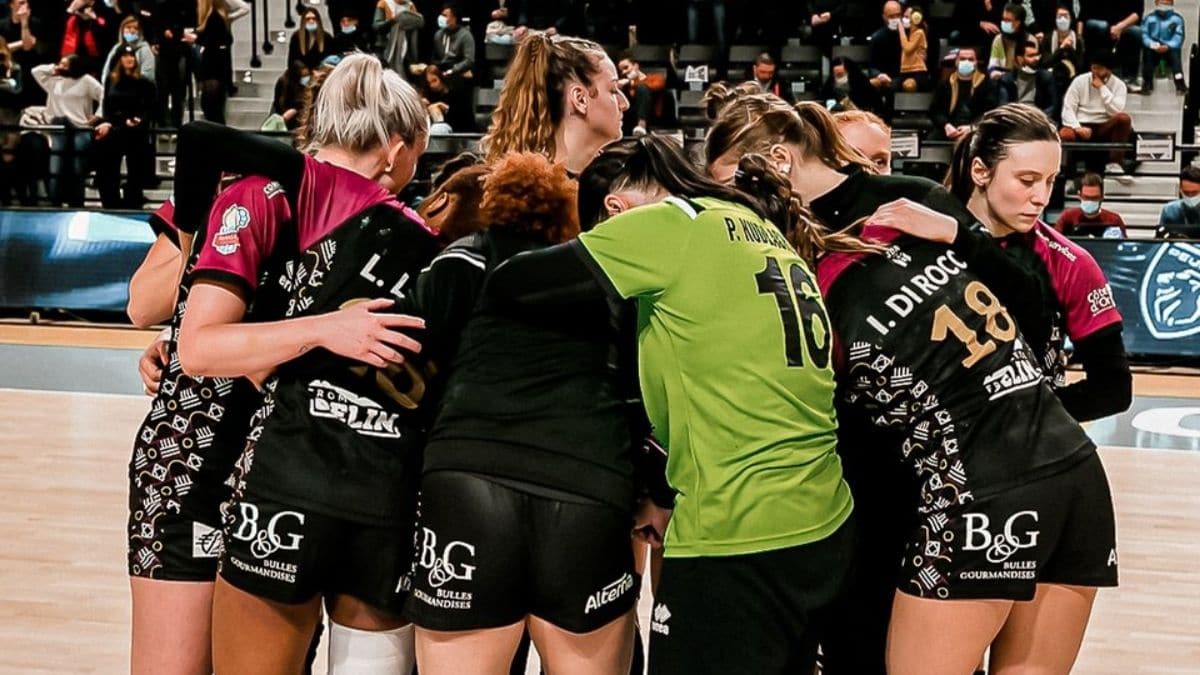 17ème journée de championnat de D1 féminine de handball 2021-2022 : la JDA Dijon s'incline face au Bourg de Péage. Score final : 27-35.