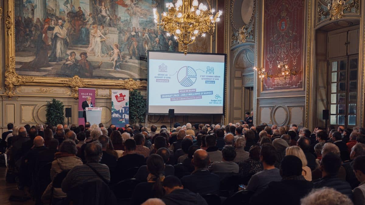 Beaucoup de monde était présent lors de la conférence sur le budget 2023 à Dijon, le 23 février