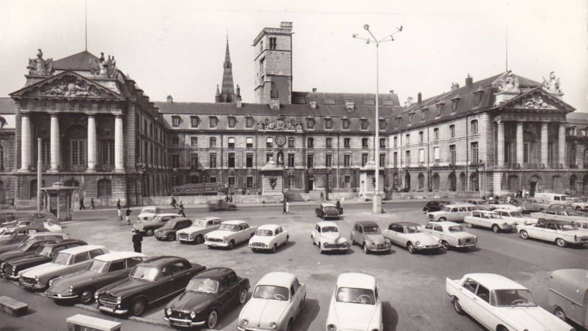 Dijon à travers le temps - La place de la Libération