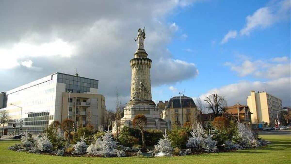 La place du 30 octobre, un lieu emblématique de Dijon