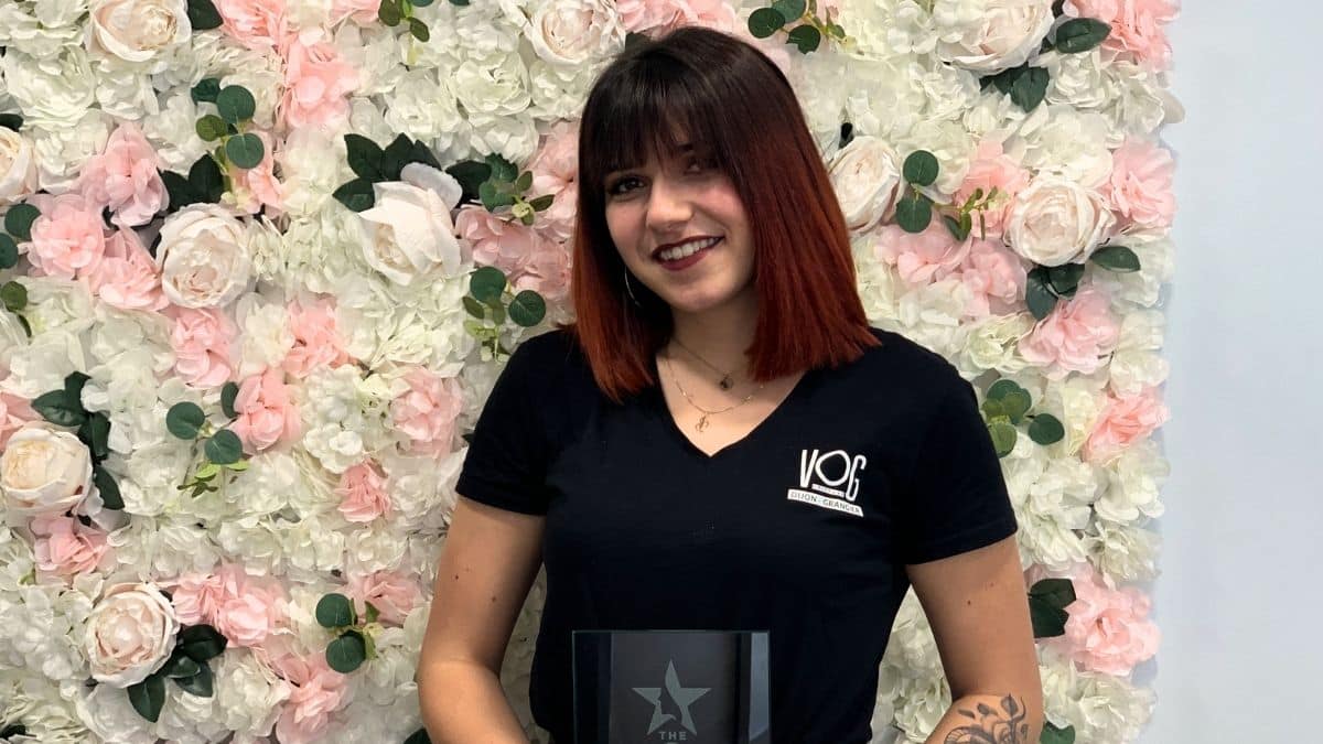 Ludivine Savioz-Fouillet, la gagnante du concours de coiffure Vog Awards 2023, dans son salon Vog Place Grangier à Dijon