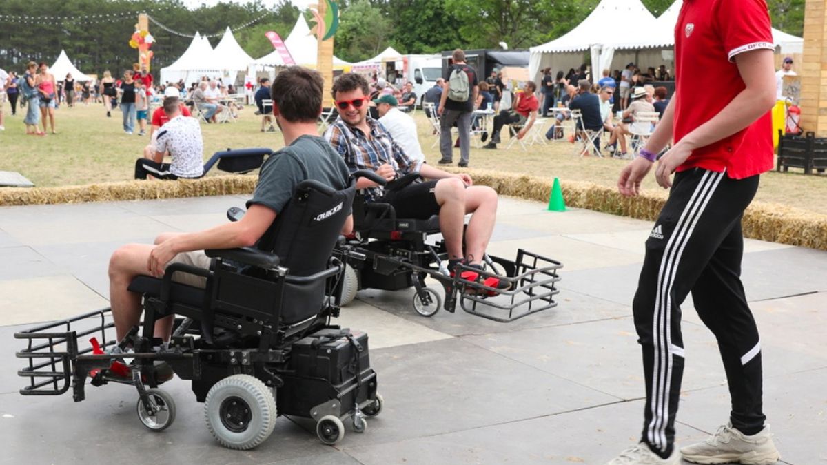 Le DFCO Foot Fauteuil au VYV festival en 2022, les festivaliers ont testé au foot fauteuil