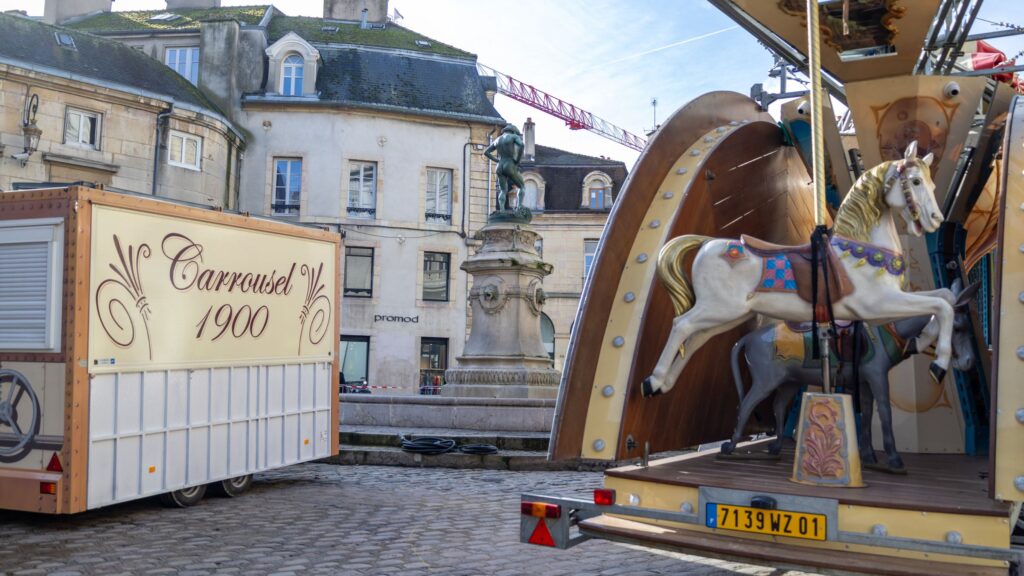 Carrousel du Bareuzai : son installation a débuté ce matin