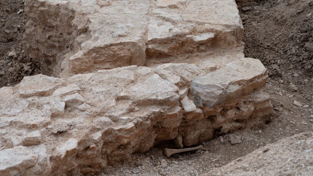 Axe Monge-Bossuet : découverte de sépultures anciennes