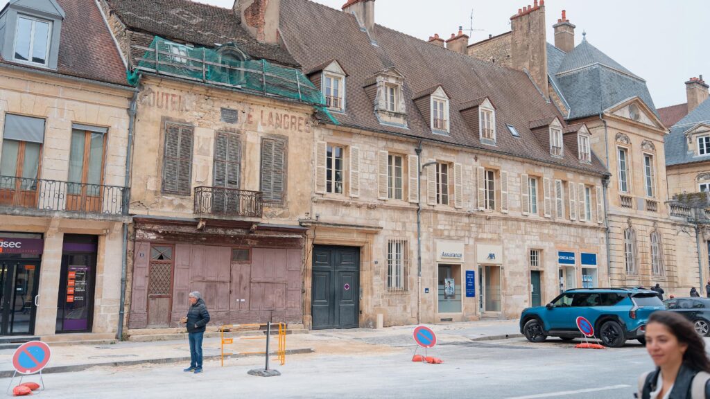 Dijon à travers le temps - La place Bossuet