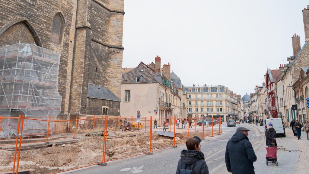 Dijon à travers le temps - La place Bossuet