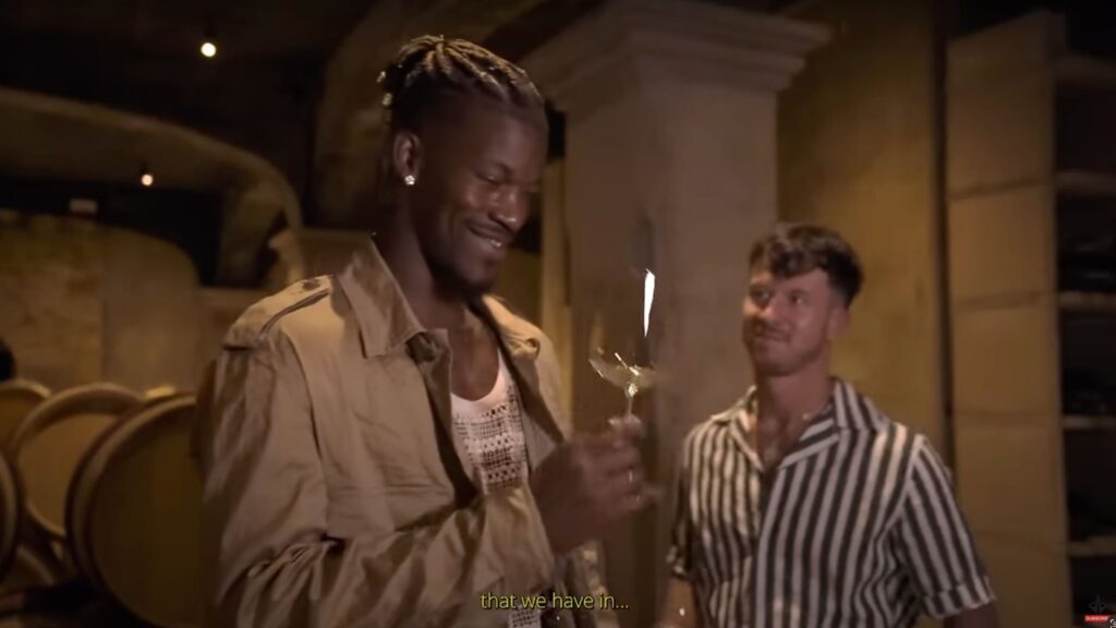 Vin de Bourgogne. Les vacances de la star NBA Jimmy Butler en vidéo
