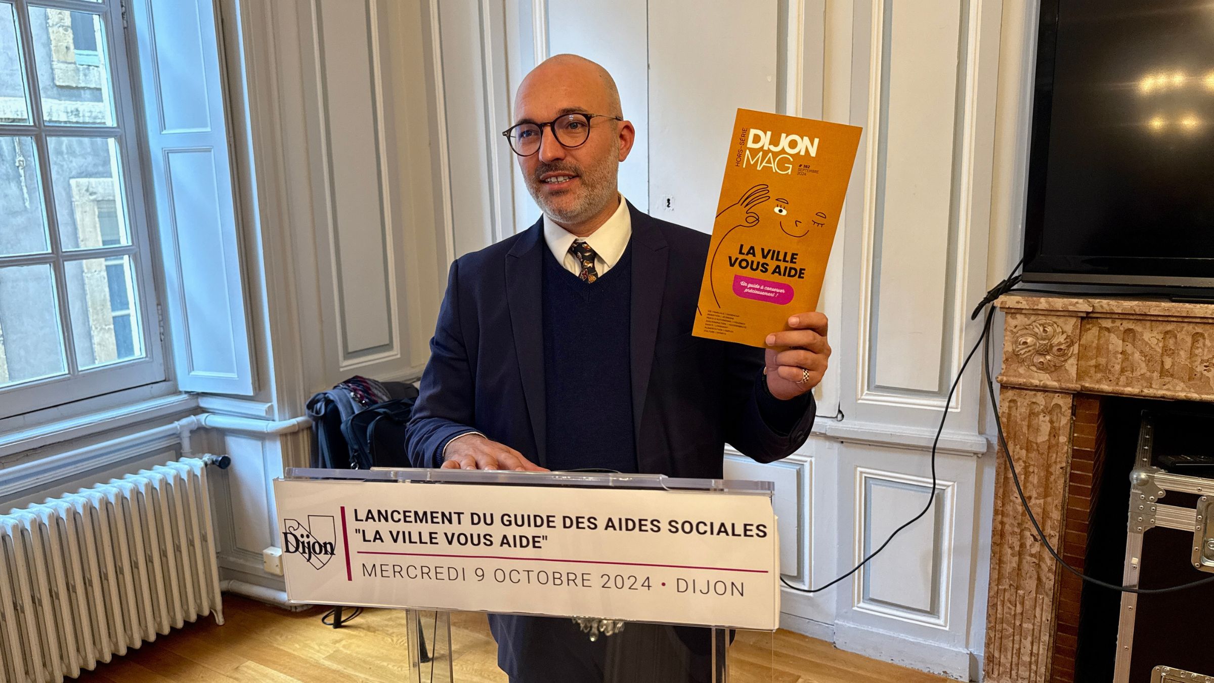 Dijon publie un guide social : "La solidarité est une grande chaîne"