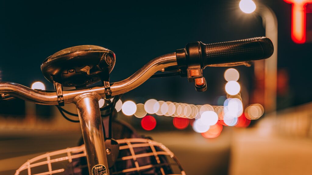 Une distribution gratuite de kits lumière pour les cyclistes à Dijon