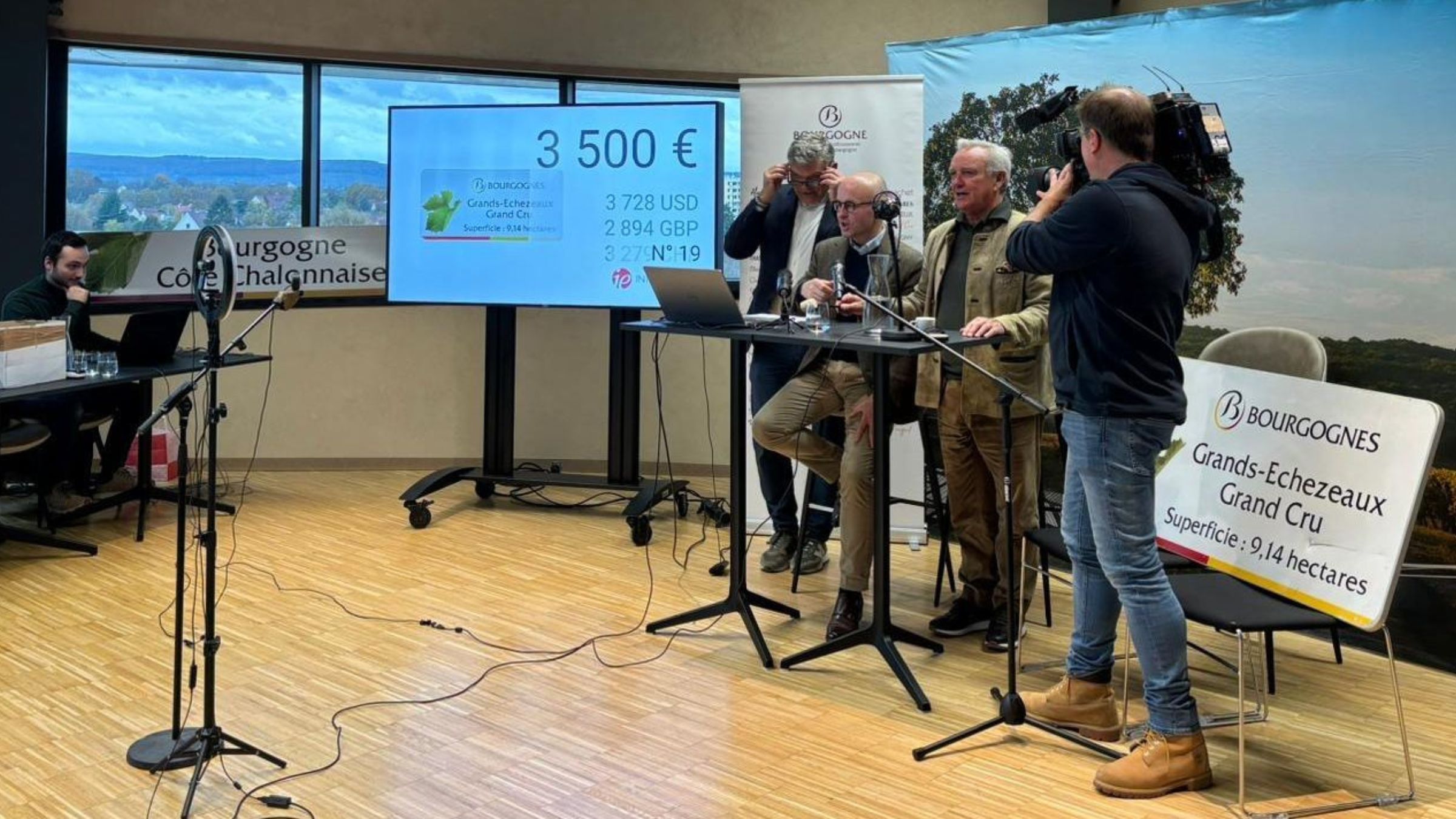 Vin : 107.000 euros à la vente aux enchères des panneaux d’appellation