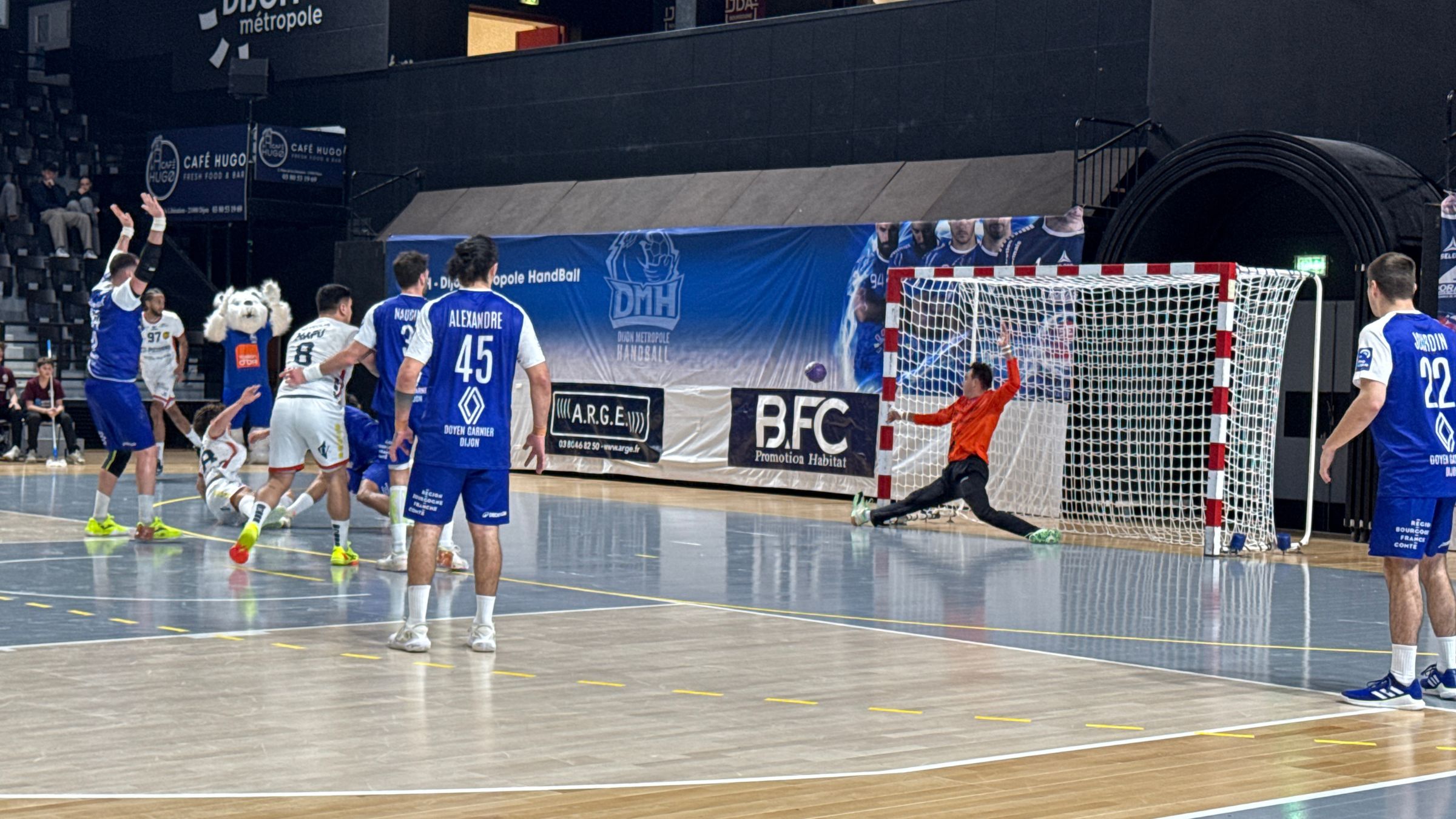 DMH - Saint-Raphaël : Dijon passe près de l'exploit (32-34)