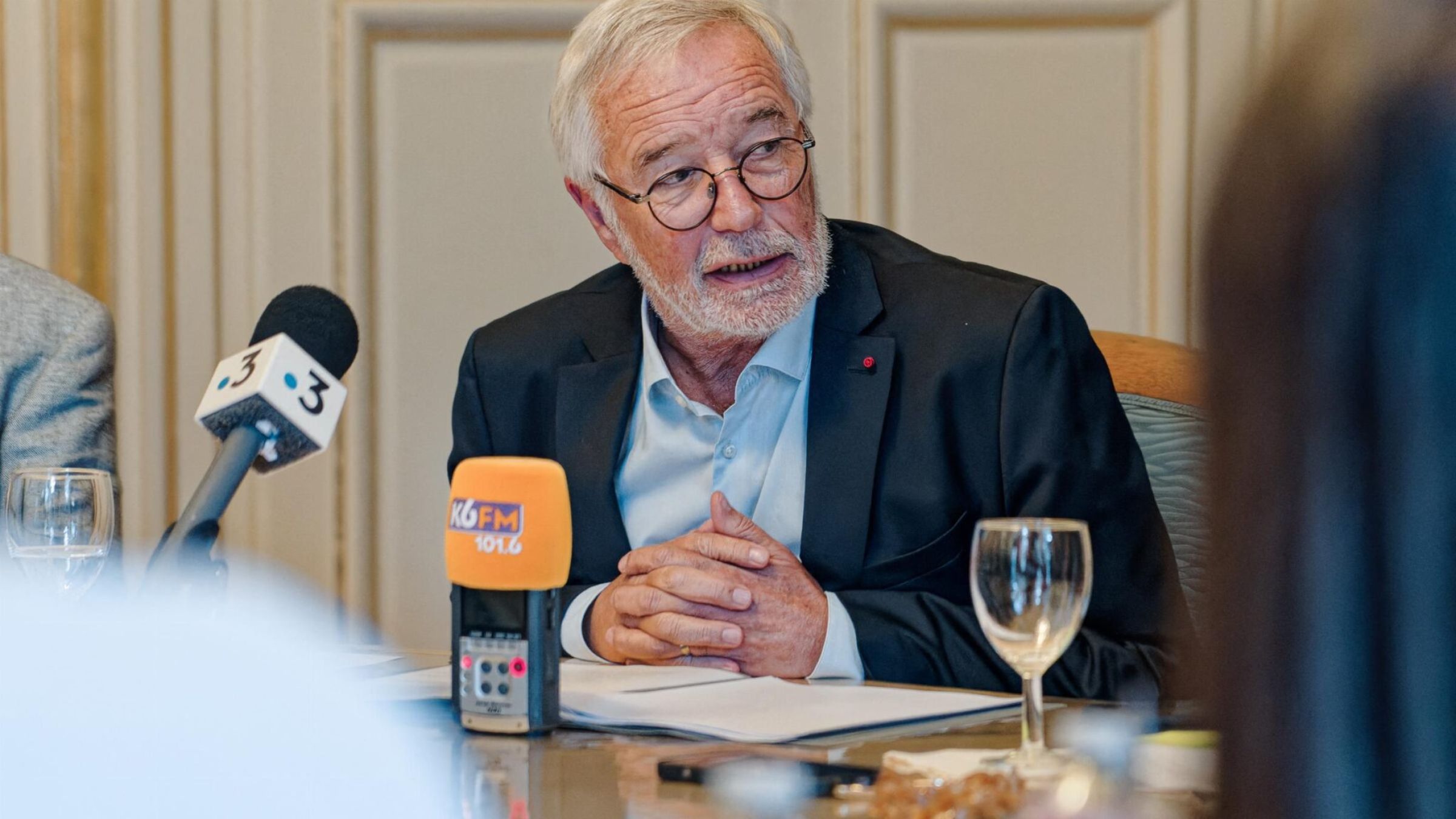 François Rebsamen est ministre de l'aménagement du territoire et de la décentralisation