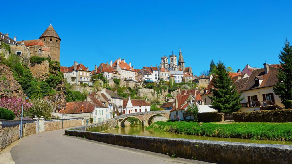 Semur-en-Auxois sera-t-il le village préféré des Français ?