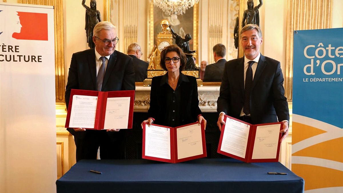 François Sauvadet, président du Département de la Côte-d'Or, Rachida Dati, ministre de la Culture, et Laurent Bourderau, directeur du MuséoParc Alesia