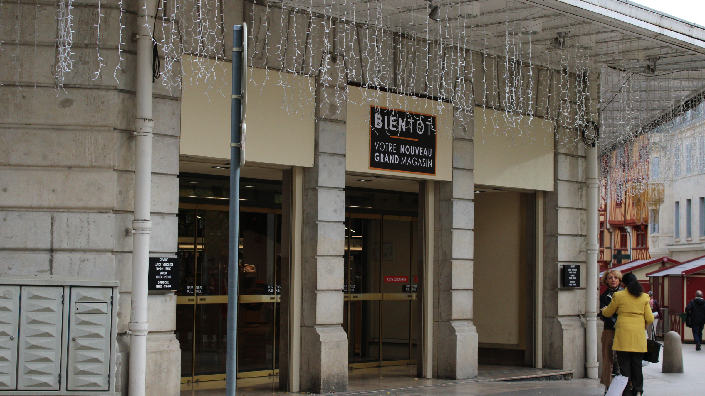 Shein repousse l'ouverture de ses magasins