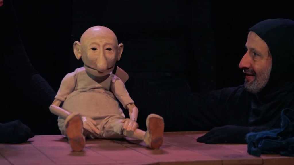 Entre jeu théâtral et réflexion citoyenne, « Pouvoir » met en scène une marionnette qui décide de ne plus subir son destin. Présenté à La Minoterie, le spectacle du collectif Une Tribu invite le public à prendre part à une expérience participative qui questionne, avec humour et finesse, les mécanismes du pouvoir et de la démocratie.