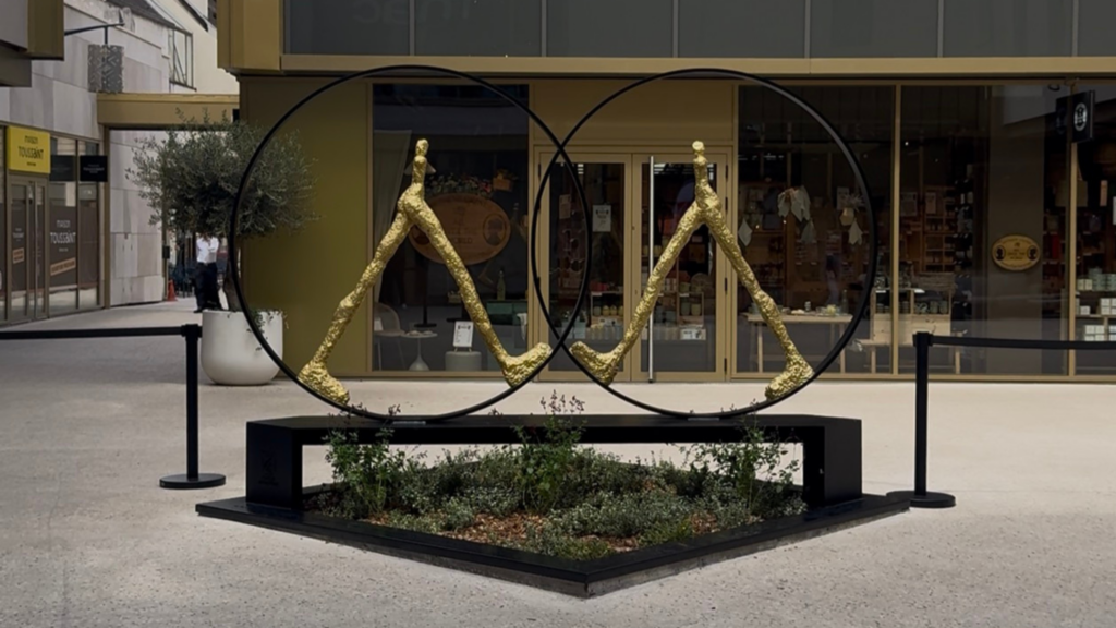 Le centre Dauphine inaugure une œuvre d’art dans sa cour