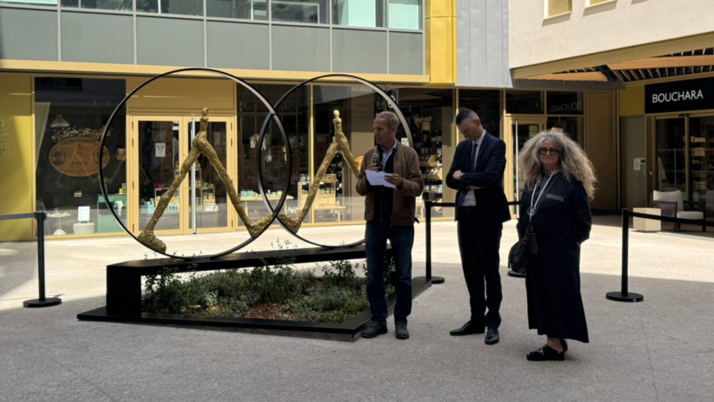 Le centre Dauphine inaugure une œuvre d’art dans sa cour
