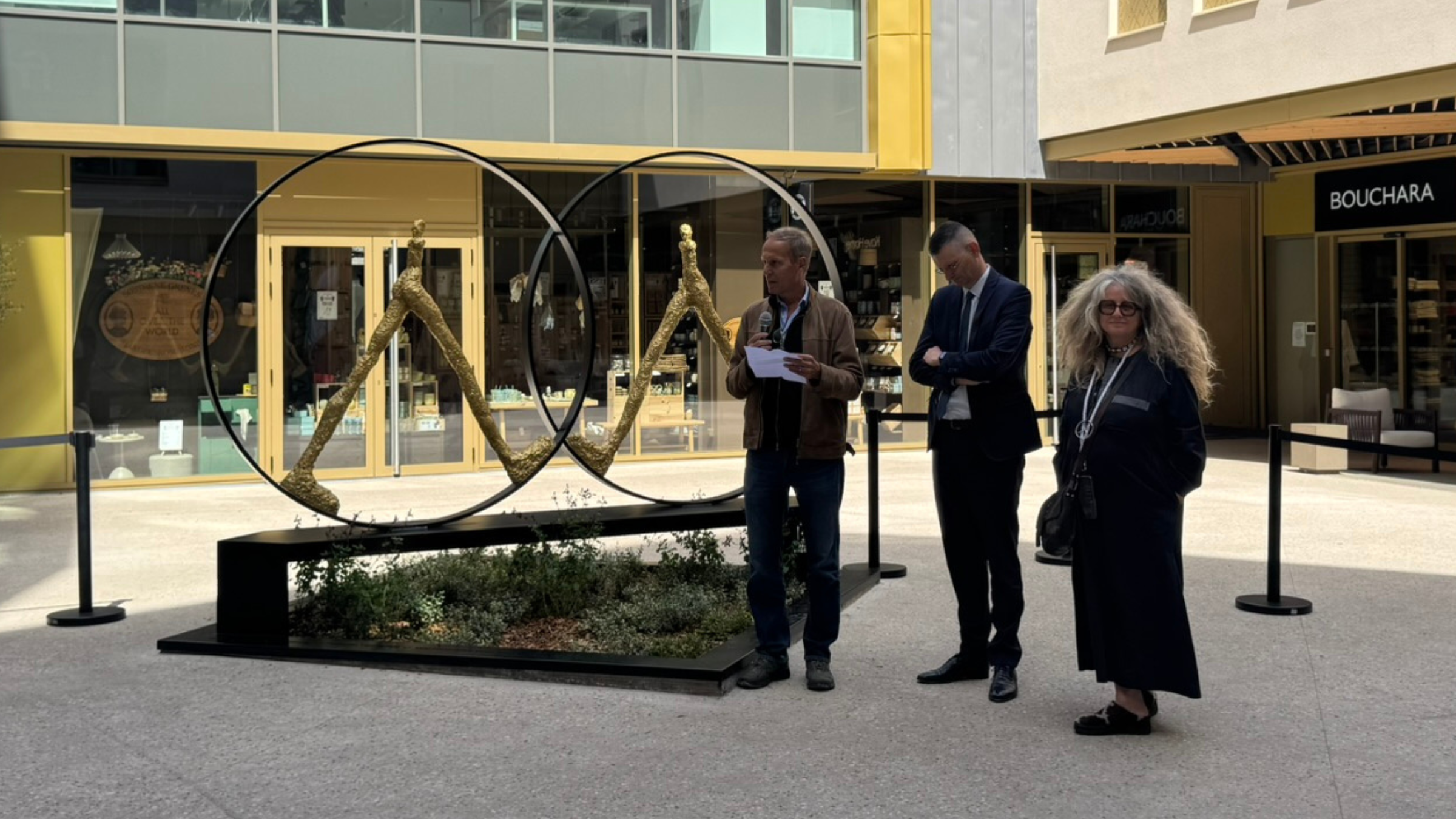 Le centre Dauphine inaugure une œuvre d’art dans sa cour