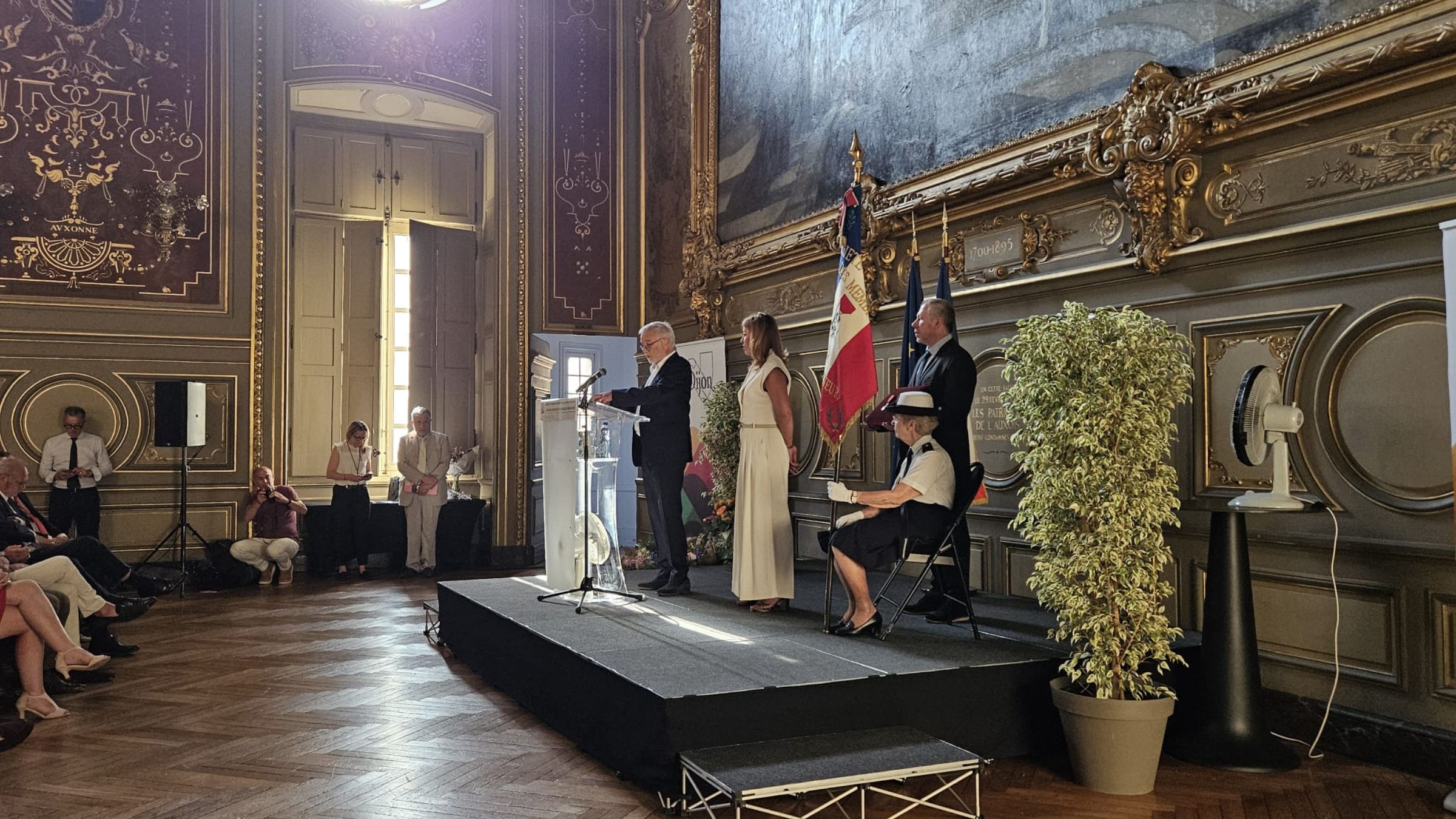 Nathalie Koenders reçoit la Légion d’honneur après 18 ans d'engagement local